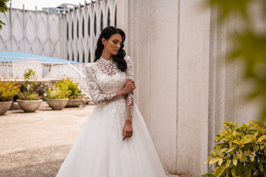 An incredible wedding dress with puffed sleeves and a train skirt fascinates with its luxury.-7